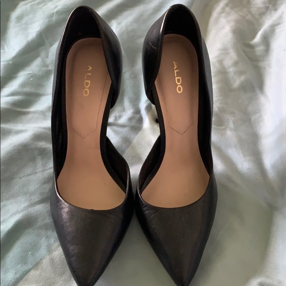Black and Gold super sexy heels!